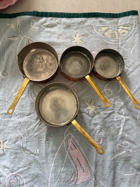 None Other - Vintage Set of 4 Copper Measuring Cups Brass Handles Nested Hanging Discoloratio